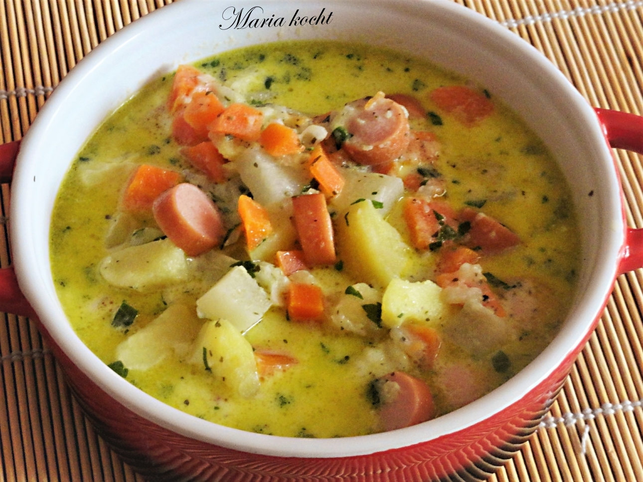 Maria kocht: Gemüsesuppe mit Würstchen und Sahne / Tejszínes ...