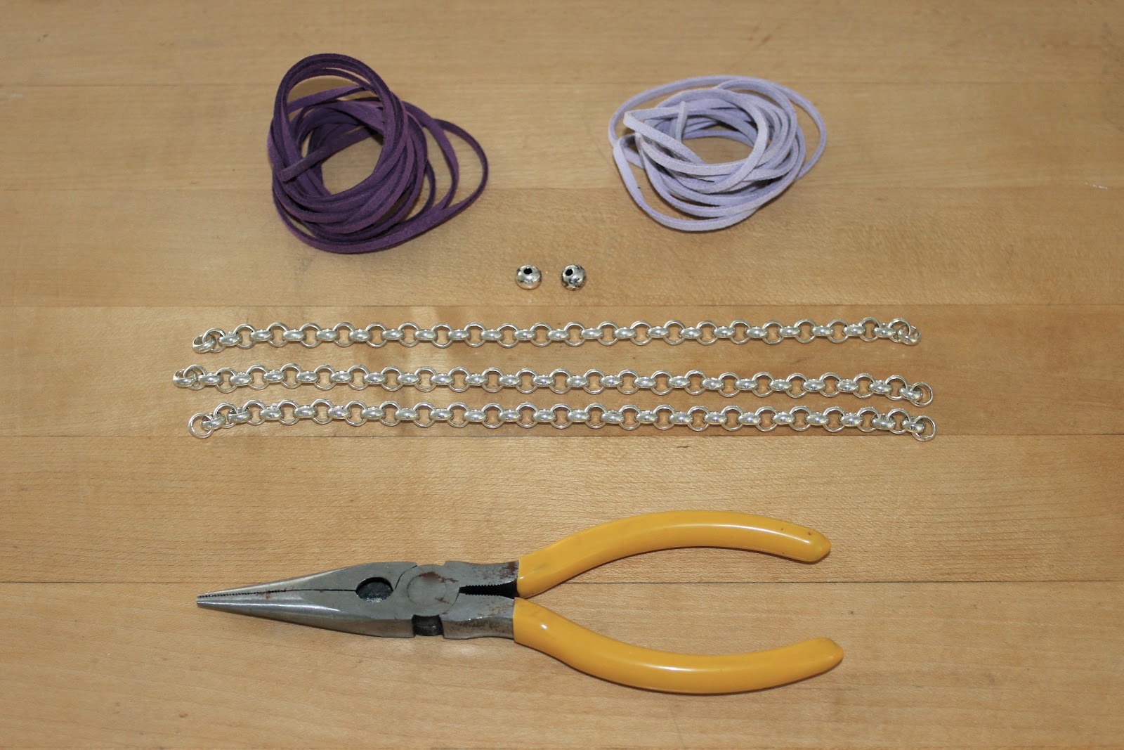 Moda File: DIY TRIPLE CHAIN AND LEATHER BRACELET
