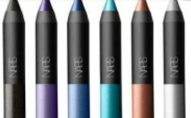 الكحل المناسب للون عينك الكحل المناسب للون عينك