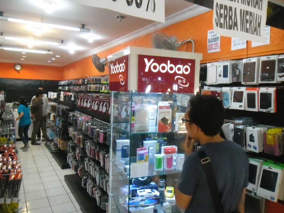 sebelum Etalase - Commercial Display Toko Handphone