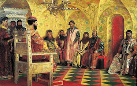 На Руси, как и в Европе, боярские чины звучали будто специальности слуг: постельничий, стольник, конюший, казначей, дворецкий. Но царскими столом и постелью занимались, конечно, не бояре, а люди, которым царь доверял.