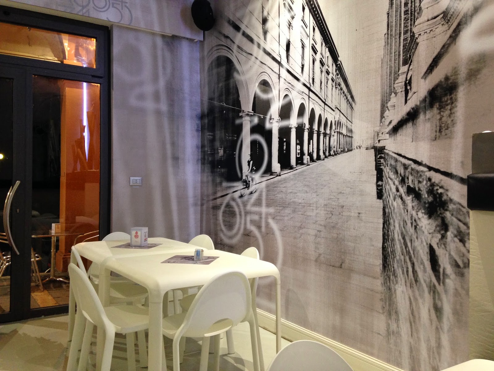 Bar 81 Via Saragozza 81b Bologna Tel. 051330814