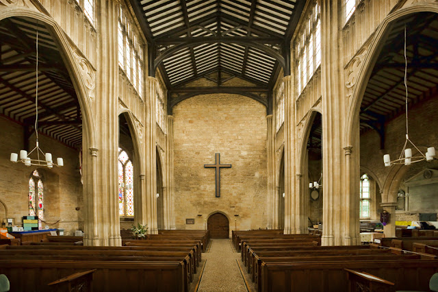 The lofty nave at St Mary the Virgin Church in Chipping Norton by Martyn Ferry Photography