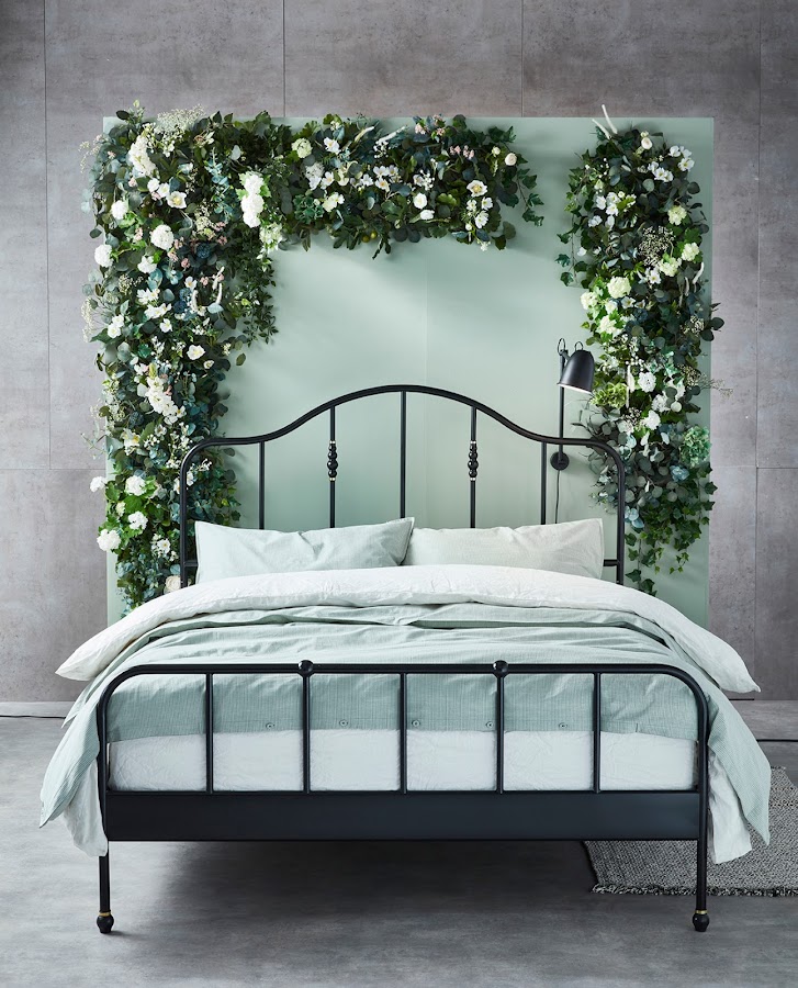 DORMITORIO ROMÁNTICO CON CAMA DE HIERRO NEGRO