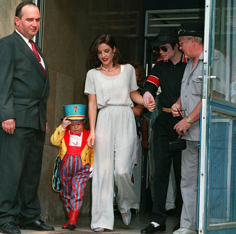 30 Beautiful Pics of Michael Jackson and Lisa Marie Presley Together During Their Short Marriage