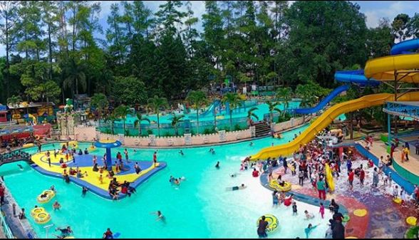 Bermain Asik Waterboom di Kolam Renang Karang Setra Waterland Bermain Asik Waterboom di Kolam Renang Karang Setra Waterland