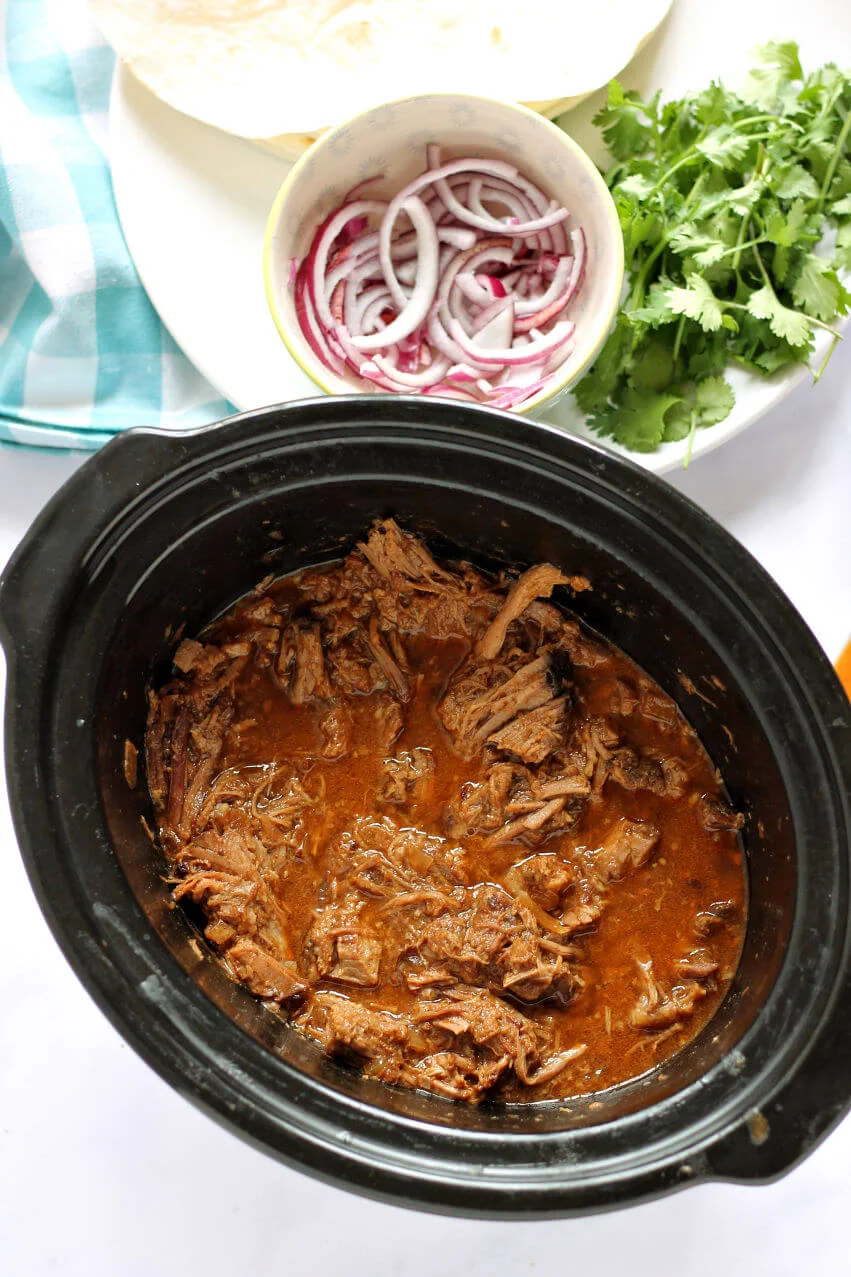 Slow Cooker Pulled Beef in Crock-pot
