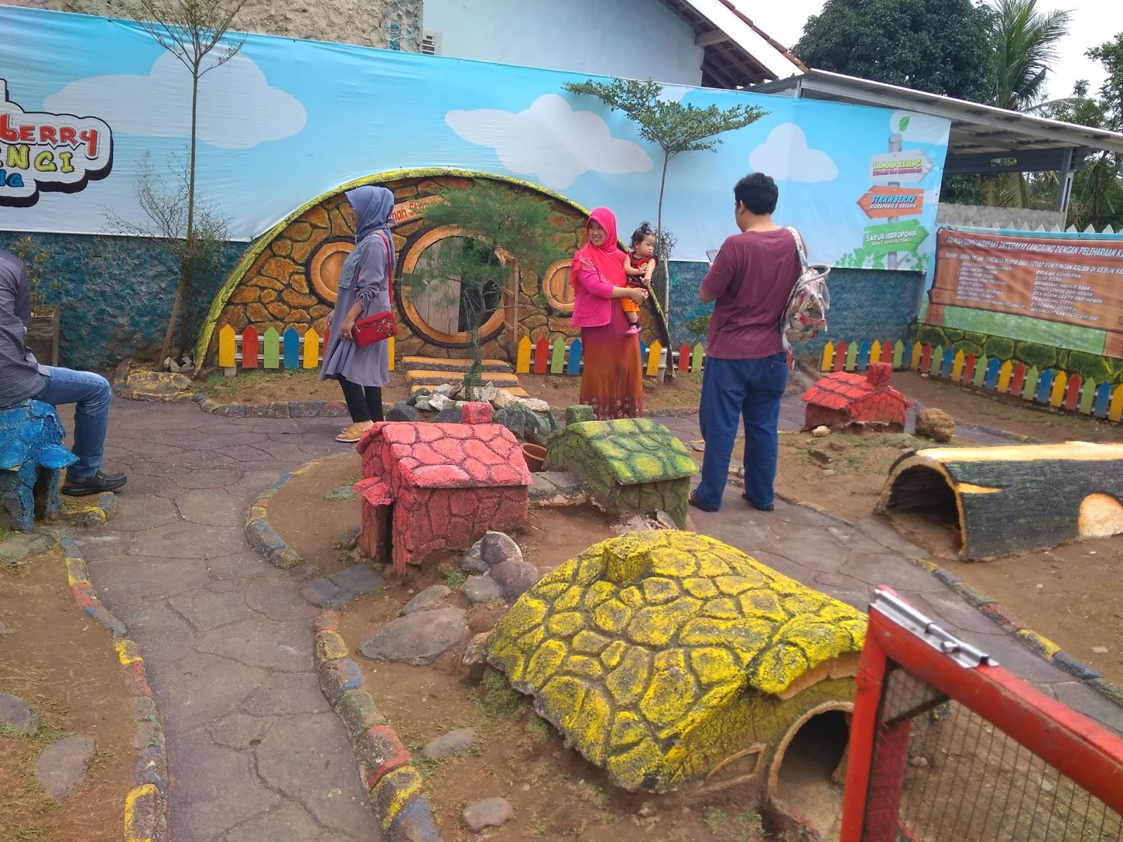 Rumah kelinci Dan taman Strawberry Kemiling Lampung - Sudah Lagi