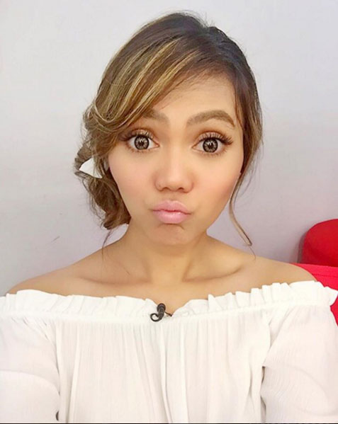 Biodata & Foto Terbaru Rina Nose - Kumpulan Foto Artis Terlengkap