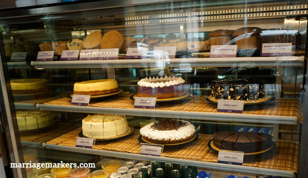 Bacolod bloggers - The Coffee Bean & Tea Leaf® Bacolod - coffee lovers - caffeinated - morning date - breakfast date - tea and cake - Ayala Malls Capitol Central  - cakes and pastries