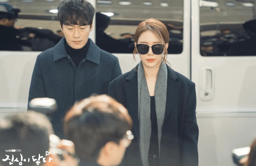 Yoo In Na Kacamata Hitam Yoo In Na di Drama Korea Touch Your Heart Menjadi Daya Tarik Penonton