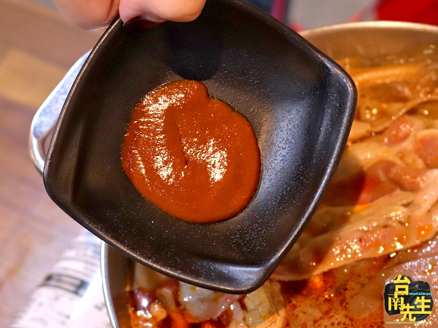 台南小火鍋/天然食材熬煮川味麻辣湯頭/肉燥飯、飲料吃到飽/限量供應產地直送海鮮食材/30隻白蝦超值佛心價只要199元/吃到痛風也甘願