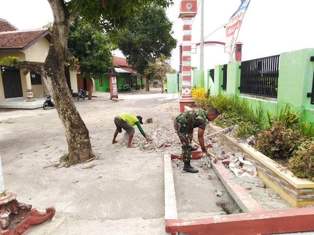 Babinsa Karya Bhakti  Untuk Wujudkan Kemanunggalan TNI Rakyat