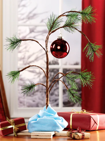 alt="Christmas,Charlie Brown Tree,Charlie Christmas Brown Tree,how to make Christmas tree,Christmas tree decoration,decoration ideas,snow,festival,season.winter,Santa,fun"