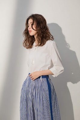 風和日麗條紋及膝裙模特兒實穿