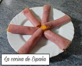 ROLLITOS DE JAMÓN YORK CON HUEVO HILADO