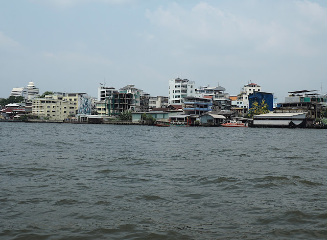 Бангкок, на реке Чао Прайя (Bangkok, on the Chao Phraya river)