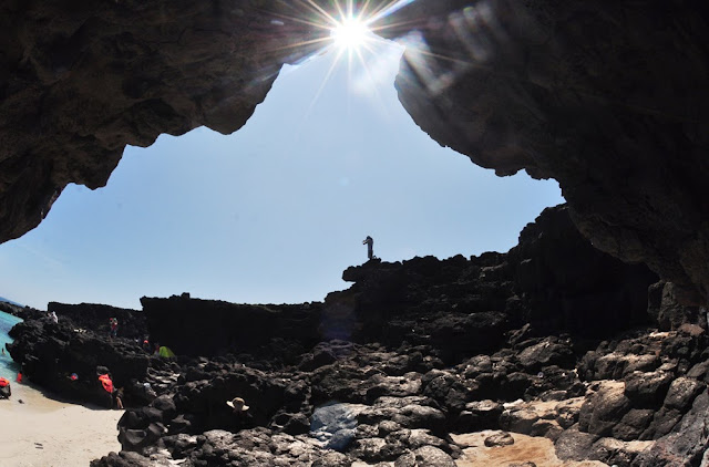 Vách đá trầm tích núi lửa triệu năm ở đảo Lý Sơn - Hình 2