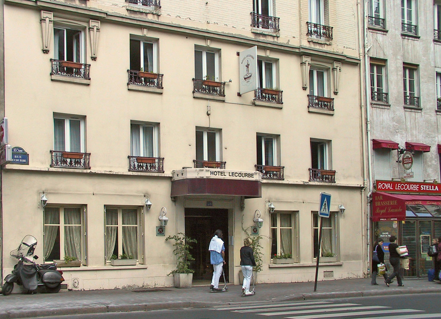 Living the life in SaintAignan La rue Lecourbe
