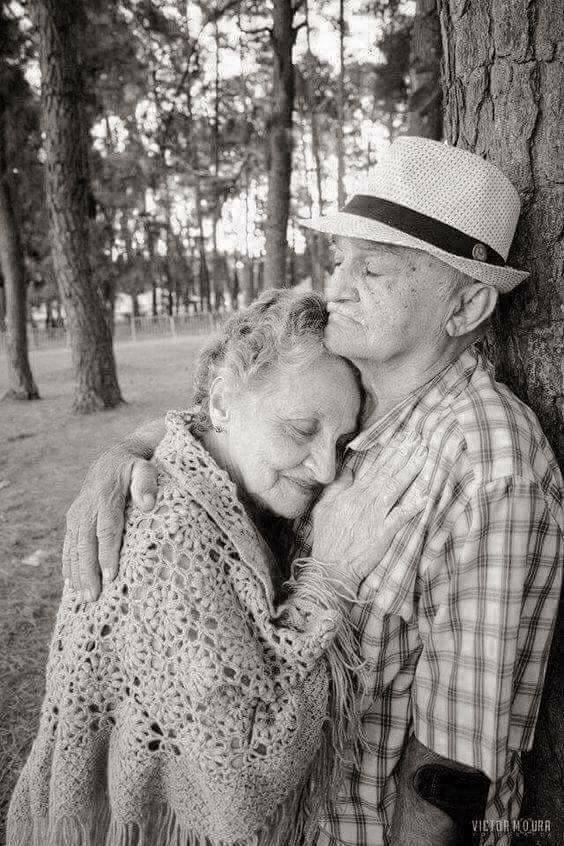 Un Cuore A Spasso Fanpage I Genitori Non Sono Eterni Chiamali Fai Loro Visita Ridi Con Loro Abbracciali Lasciali Parlare E Raccontare Le Loro Storie Gia Ripetute Trattali Con Rispetto Pazienza