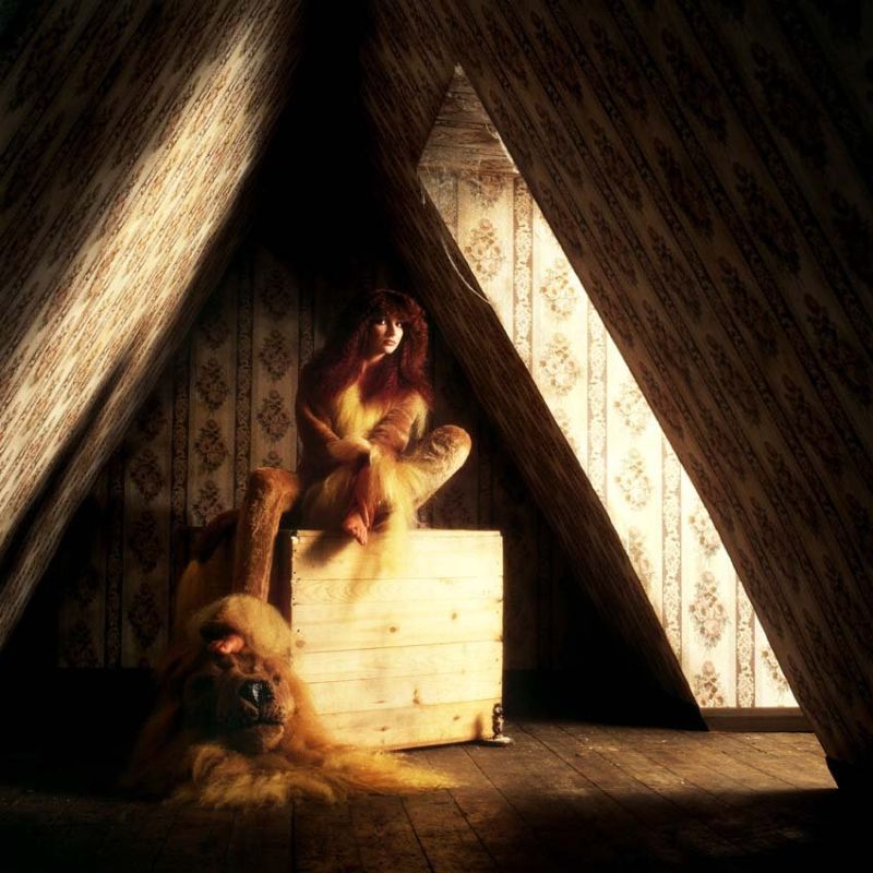 Photos of Kate Bush During Cover Session For Her Album ‘Lionheart