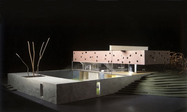 Casa en el bosque: Comparación con otros arquitectos destacados