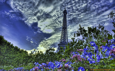 menara Eiffel di Prancis