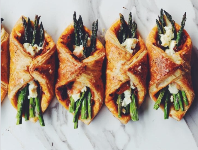 Prosciutto Asparagus Puff Pastry Bundles #appetizers #recipe