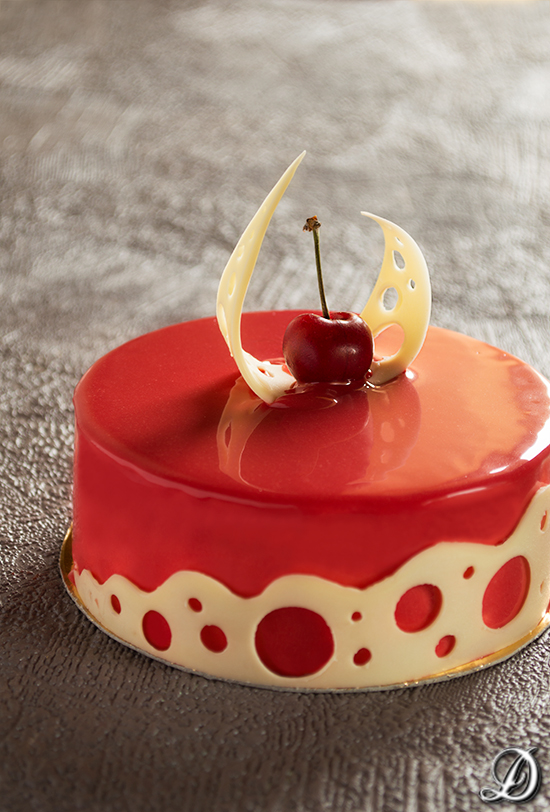 Tarta de Yogur, Cerezas y Chocolate Blanco