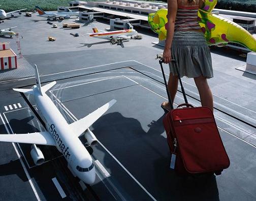 julia fullerton-batten fotografia meninas adolescentes gigantes cenários diminutos maquetes adolescência