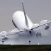 ESPECTACULAR ATERRIZAJE DE UN AVIÓN EN PRAGA