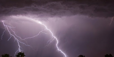 Lightning struck from the sky on the cremation ground Lightning struck from the sky on the cremation ground