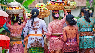 Belajar Dari Keteguhan Dan Peran Perempuan Bali