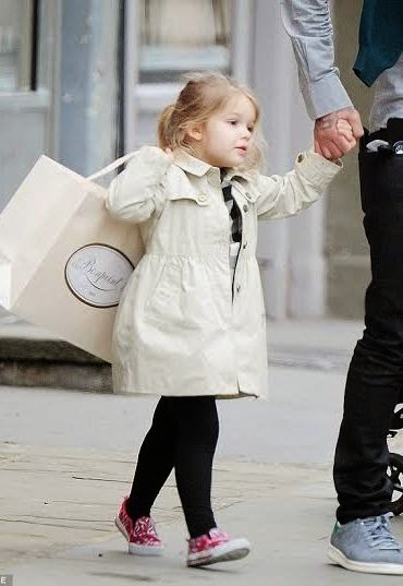 1 How cute! David Beckham and his daughter, Harper, go shopping