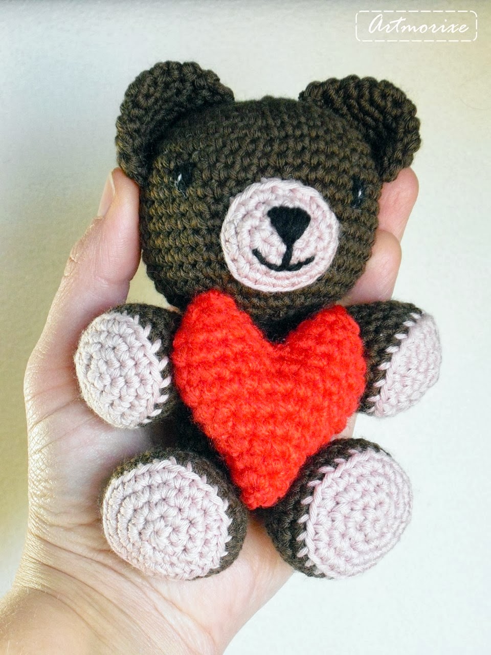 Osito amigurumi San Valentín