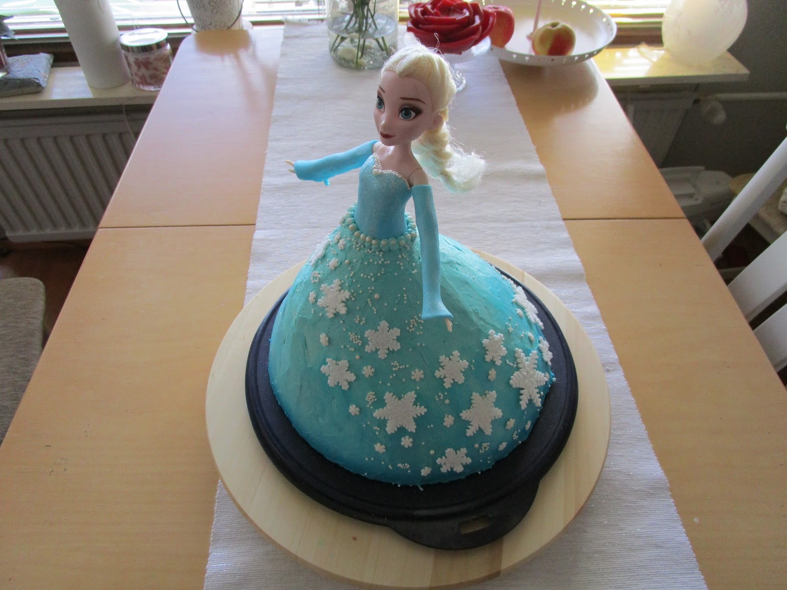 Pipertäjän paratiisi Frozen Elsa kakku