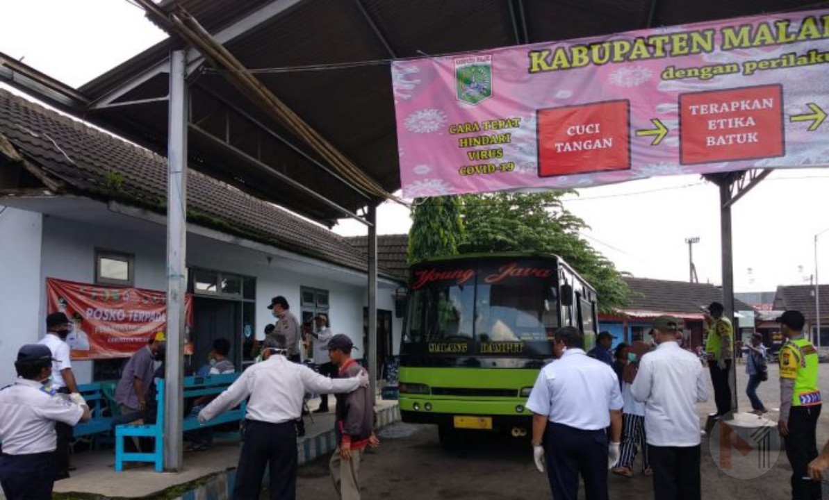 Polres Malang Dirikan Posko Terpadu, Penumpang Bus dan Kereta Wajib Jalani Pemeriksaan Polres Malang Dirikan Posko Terpadu, Penumpang Bus dan Kereta Wajib Jalani Pemeriksaan