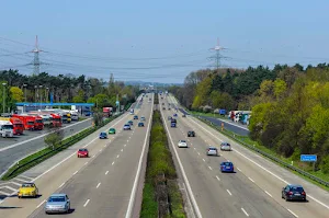 Larangan Apa Saja Yang Tidak Diperbolehan Saat Berkendara di Jalan Tol