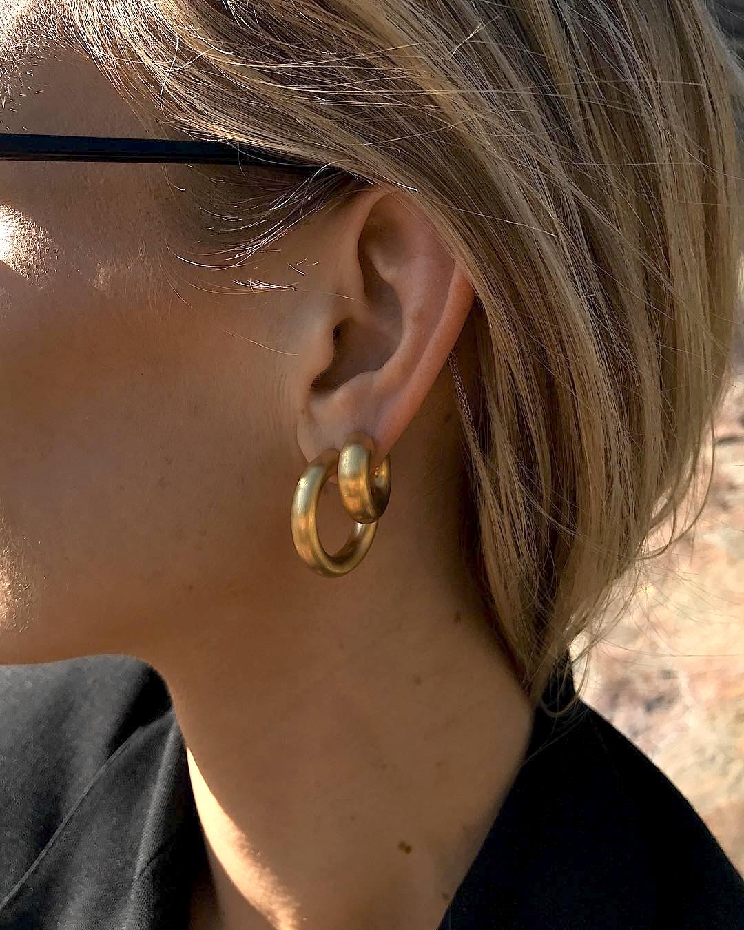 The Coolest Chunky Hoop Earrings to Buy Now