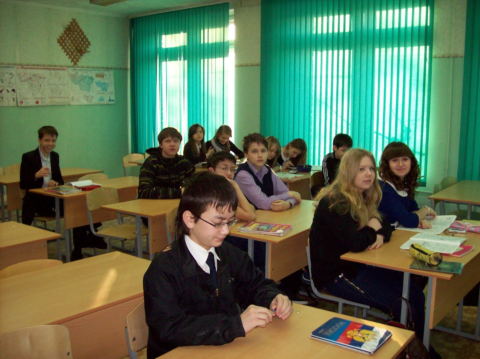 6 класс фото для группы. 18 шестой класс. красивая русская школа в шестой класс. девочки в школе шестой класс. крашиха 6 класс.