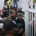 Aksi Massa di Gedung DPRD Sempat Ricuh, Massa Sempat Dorong-Dorong Pagar Gerbang