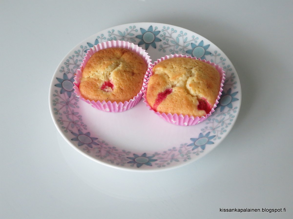 Kissankäpälä: Punaherukkamuffinit, red currant muffins