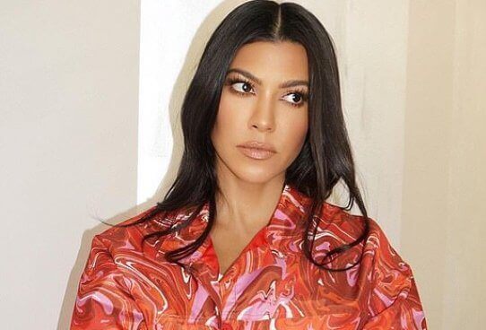 Οι σeξι φωτογραφίες της Kourtney Kardashian που αναπολεί το Cabo San