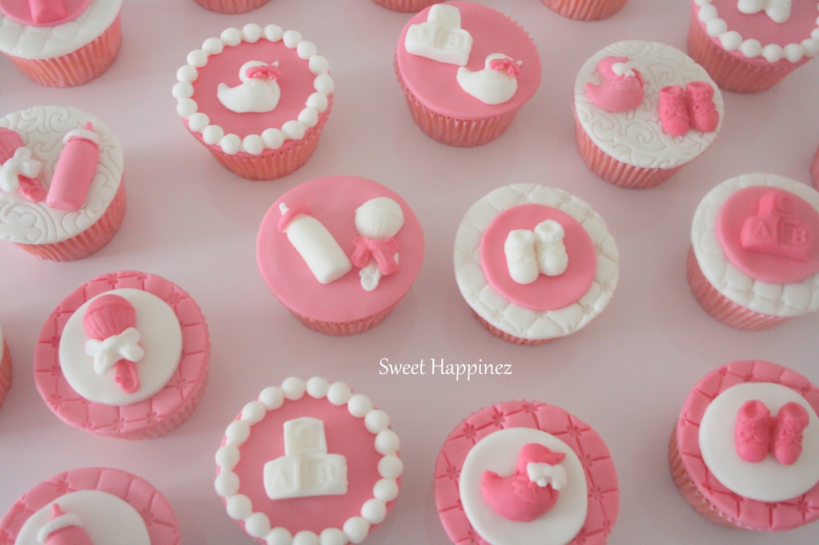 https://1.bp.blogspot.com/-Vh5leF1L240/VsBCdcy4U0I/AAAAAAAAGVg/5KZKzEMM1uQ/s1600/Babyshower%2BCupcakes%2B1.JPG