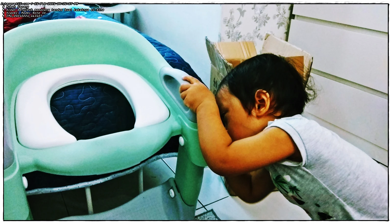 Aidan's action picture is busy also trying to install a toilet for his sister Aina. Hopefully with a special toilet for Aina this will make it easier for her to learn to defecate in the toilet (potty train) and not wear diapers anymore.
