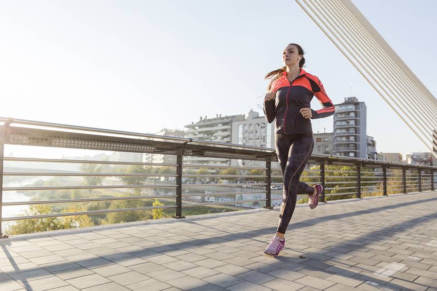 Mujer corriendo