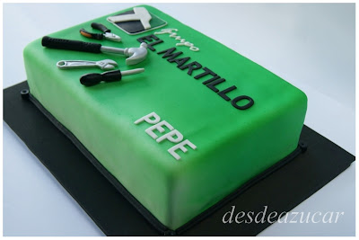 tarta de empresa, tarta fondant, tarta fondant Sevilla, martillo, herramientas