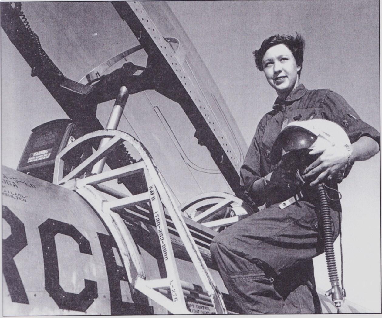 Джерри кобб. Mercury 13. Винт mercury high five 23. Меркури 13. Mercurio films s.