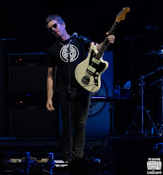 pumpkins smashing noel concert pavilion pnc gallagher flying birds