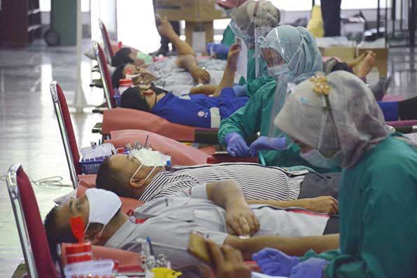 peserta donor darah dari PT Semen Padang